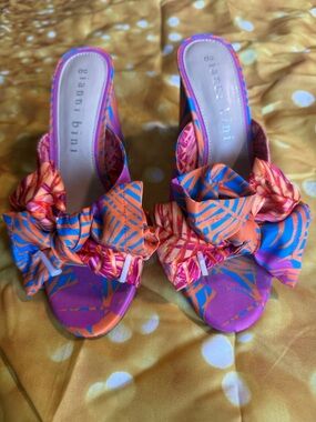 Gianni Bini Multicolor Knot-Detail Slide Sandals (Pink, Orange, Blue)